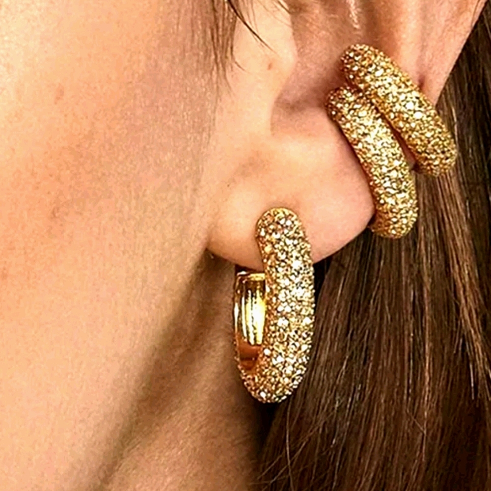 4/$25 Diamond Crystal Earcuff *NWOT